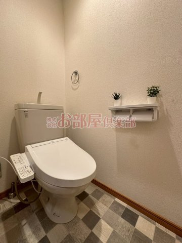 ラ・ポールメゾン北野Aのトイレ|落ち着いた色調のトイレです