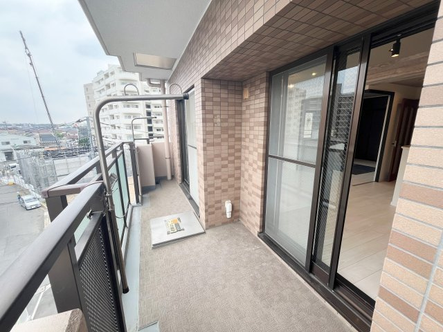 【入間市】朝日パリオのバルコニー|バルコニーも広く、一度にたくさんの洗濯物も干せます♪