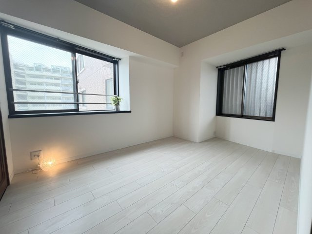 【入間市】朝日パリオの洋室|6.1帖の洋室です！主寝室や個人部屋としても大活躍