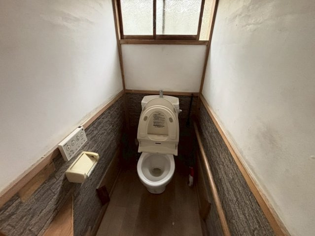 旭市泉川　倉庫付き中古戸建のトイレ