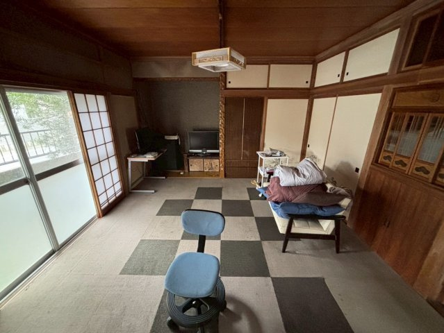 旭市泉川　倉庫付き中古戸建の洋室
