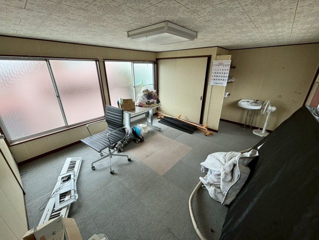 旭市泉川　倉庫付き中古戸建の洋室