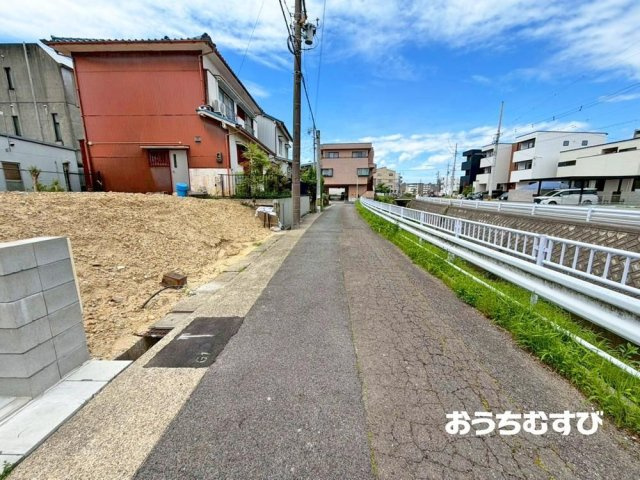 名東区富が丘033①(全1棟)の前面道路含む現地写真