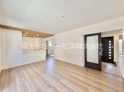 【居間・リビング】 | 田原市神戸町東大坪 新築一戸建て 1号棟 | ゆったりとしたリビングです
