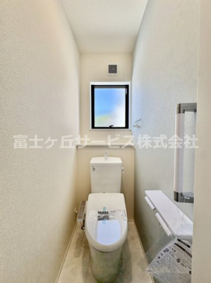 【トイレ】 | 田原市神戸町東大坪 新築一戸建て 1号棟 | 清潔感のあるトイレです