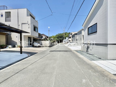 【前面道路含む現地写真】 | 田原市神戸町東大坪 新築一戸建て 1号棟 | 前面道路含む現地写真です