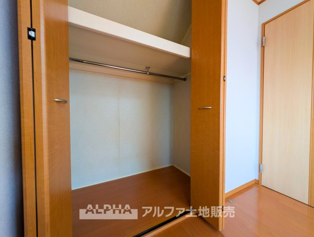 昭島市郷地町１丁目中古戸建の収納|【Go filled with memories】
◆ありったけの◆住空間をよりよくするためには大切な収納スペース。時が経ち思い出がここに詰まっていく。