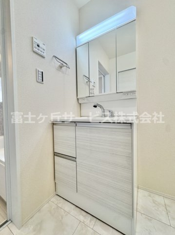 【独立洗面台】 | 田原市神戸町東大坪 新築一戸建て 3号棟 | 独立洗面台、朝の身支度には欠かせません