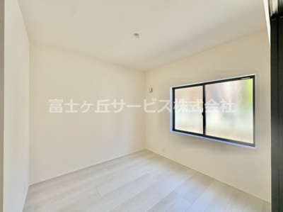 【洋室】 | 田原市神戸町東大坪 新築一戸建て 4号棟 | 個人の部屋や寝室として使える洋室です