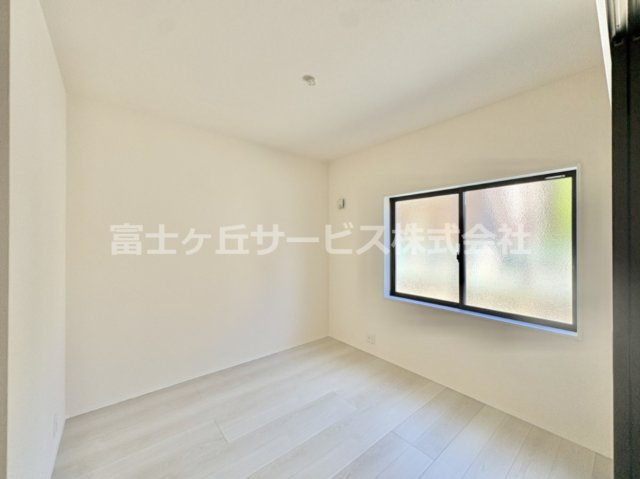 【洋室】 | 田原市神戸町東大坪 新築一戸建て 4号棟 | 個人の部屋や寝室として使える洋室です