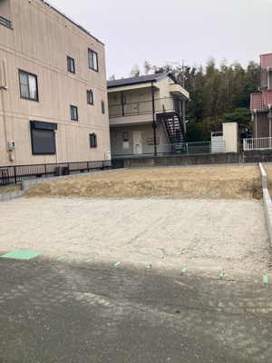 【外観】 | 田原市神戸町東大坪 新築一戸建て 4号棟 | 現在建築中の外観画像です。ご内覧は同じメーカーの完成物件へご案内いたしますので、いつでもご相談ください！