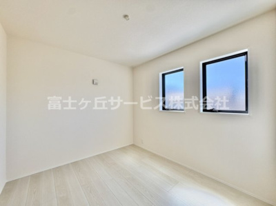 【洋室】 | 田原市神戸町東大坪 新築一戸建て 4号棟 | 個人の部屋や寝室として使える洋室です