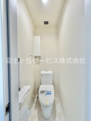 【トイレ】 | 田原市神戸町東大坪 新築一戸建て 4号棟 | ゆったりとした空間のトイレです