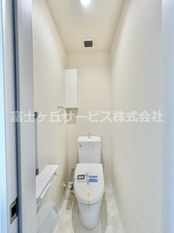 【トイレ】 | 田原市神戸町東大坪 新築一戸建て 4号棟 | ゆったりとした空間のトイレです