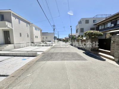 【前面道路含む現地写真】 | 田原市神戸町東大坪 新築一戸建て 4号棟 | 前面道路含む現地写真です