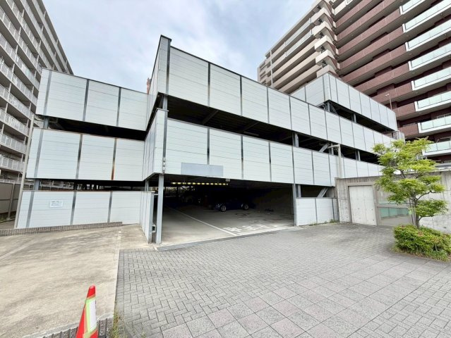 ディーレスティアりんくう羽倉崎の駐車場|駐車場棟