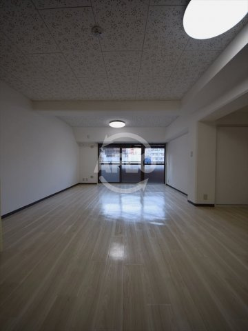 難波リーガルハウス　難波元町小学校区の洋室|難波リーガルハウス　リビング