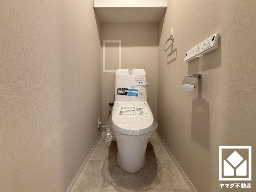 ザ・ガーデネスクシティコムズ館のトイレ|明るく清潔感溢れるトイレです。温水洗浄便座付きで、季節を問わずいつでも温かい便座をお使いいただけます。