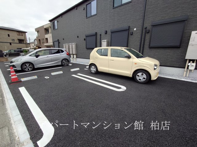 ブラウンヒルズの駐車場