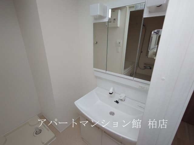 ブラウンヒルズの独立洗面台