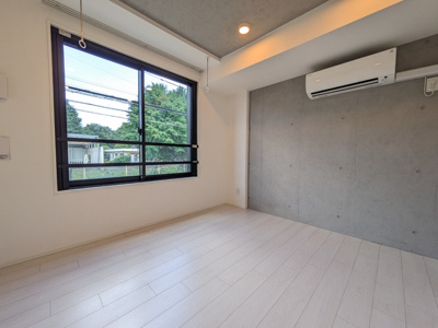 どんな家具も似合いそうな居室です