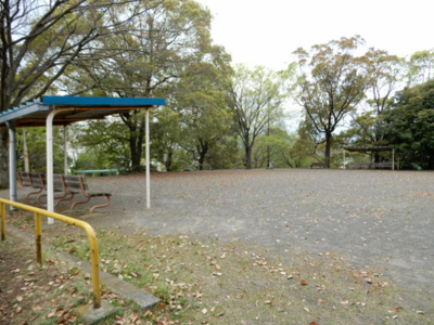 鳶尾中央公園まで50ｍ