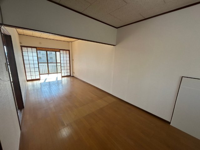 梅田ハイツの居間・リビング