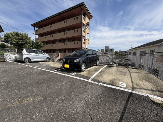 リゾートインパステルマンションの駐車場