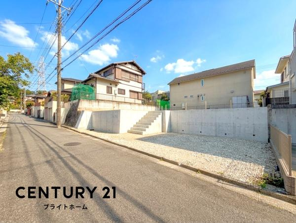 横浜市戸塚区柏尾町の売地の前面道路含む現地写真|前面道路が広いので、安心して駐車可能です！
是非現地へお越しください。