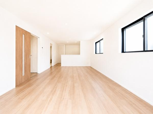 横浜市青葉区桂台２丁目の新築一戸建の居間・リビング|家族が自然と集まるリビングは
落ち着きのある空間です♪