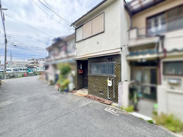 【前面道路含む現地写真】 | JR阪和線・大阪メトロ御堂筋線が徒歩圏内！各方面アクセスがいい住居は日々の生活を助けてくれますね。
