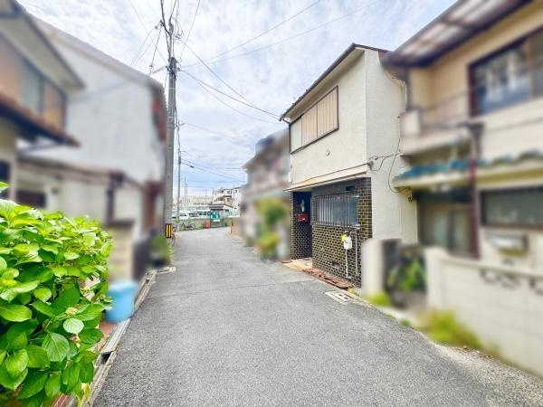 【前面道路含む現地写真】 | 休日にはご家族連れで賑わうショッピングモールで、お買い物もお食事も楽しめます♪