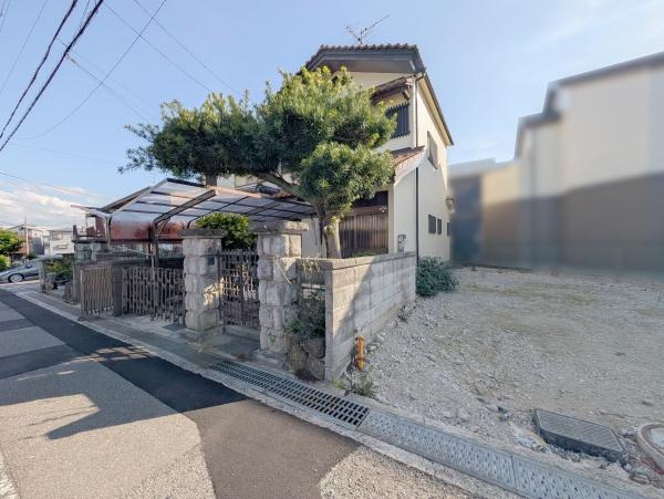 【前面道路含む現地写真】 | 全面道路：幅員約8ｍ！前面道路は交通量も少なく、安心してお住まい頂けます!