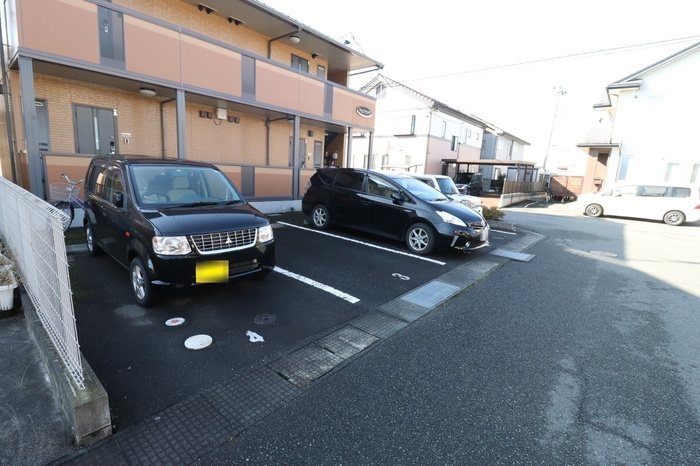 ロイヤルシャンティⅡの駐車場