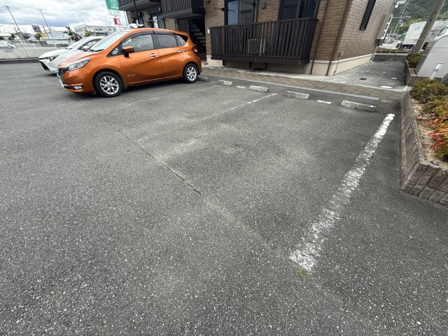 コンフォート上原田　A棟の駐車場