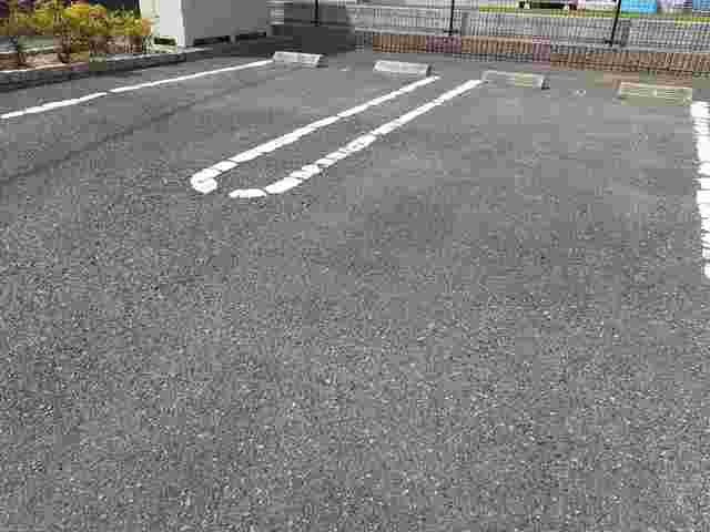 ソレアード　トーレの駐車場
