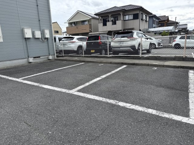 メゾン余部の駐車場