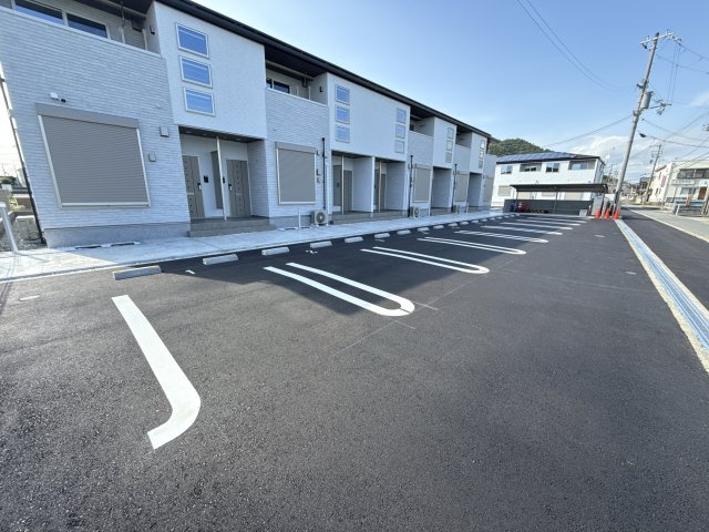継アパートの駐車場