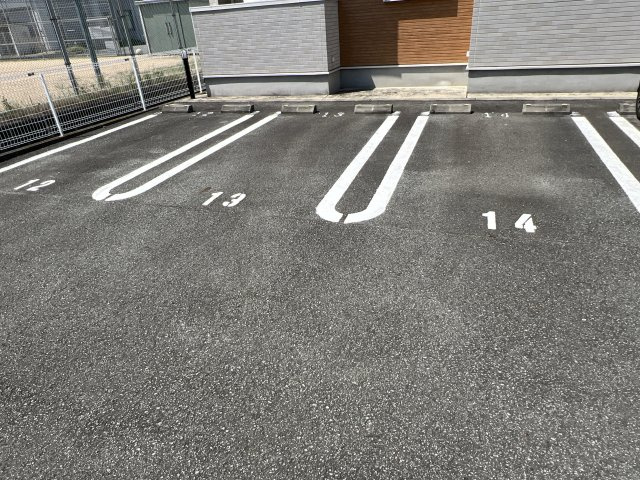 フェリア香呂Ｄの駐車場