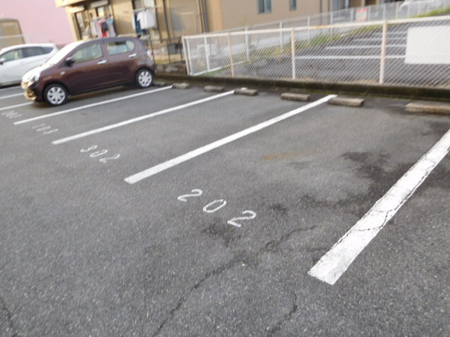 エコーハイツエムの駐車場