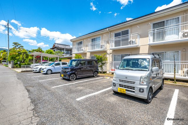 フレグランスしよれの駐車場