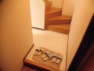 ヴェルビュ二条城東の内装|玄関から～