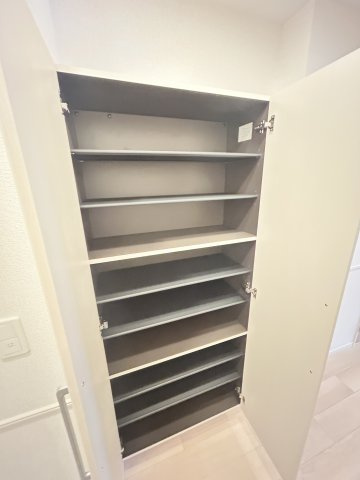 エラン　パティオの収納|こまごまとしたものを収納できそうですね