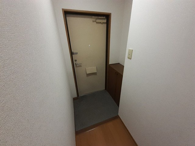 ステージアいずみの玄関|明るい玄関です