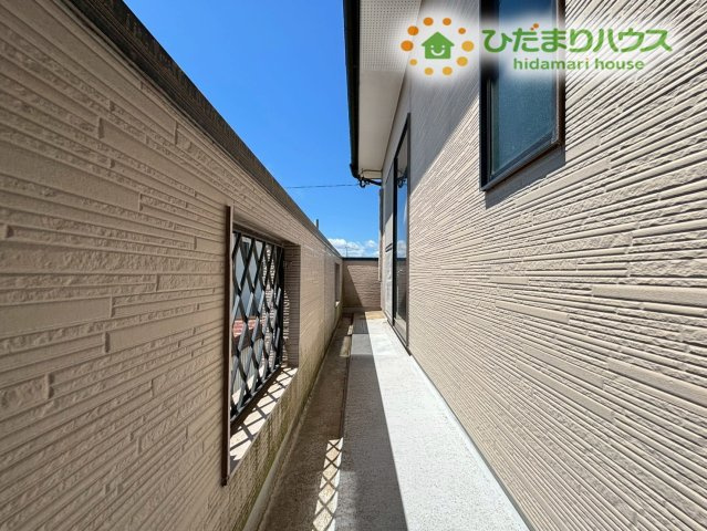 行田市下池守　中古一戸建てのバルコニー|2階のバルコニー部分です！南西向きなのでお洗濯物をカラッと干すことができます！広さがあるのでお布団も干せますね★