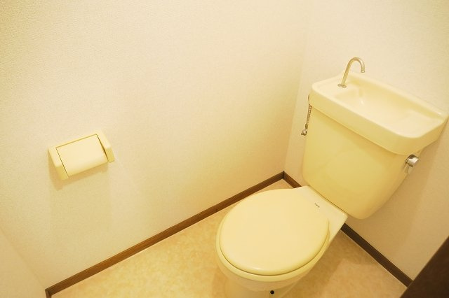 コーポ賀智里のトイレ|落ち着いたトイレです