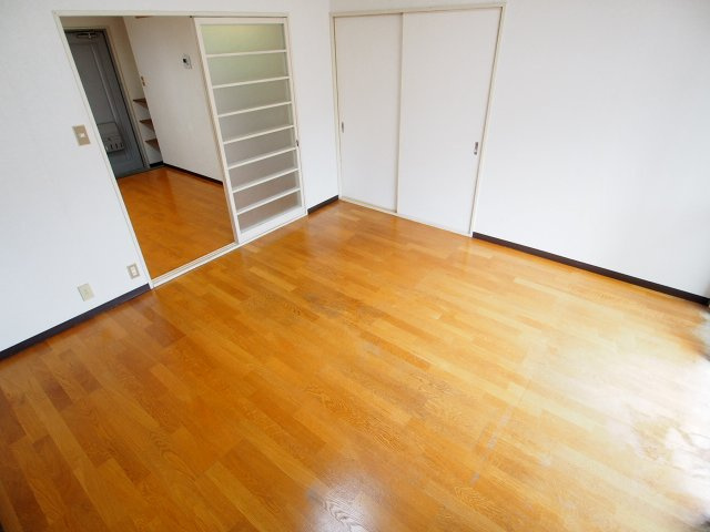 柳本マンションの居間・リビング|使いやすい居間です