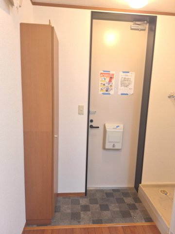 メゾンロワール一番館の玄関