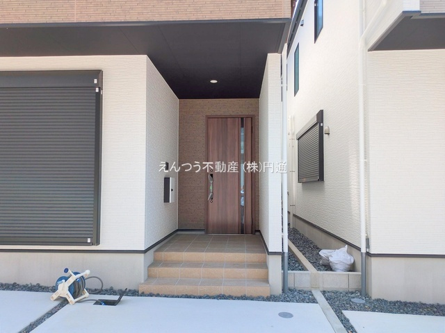 リガーレ萩山町1期の玄関
