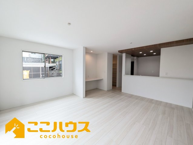 宜野湾市野嵩　新築戸建て　全2棟　1号棟の居間・リビング|LDK18.5帖